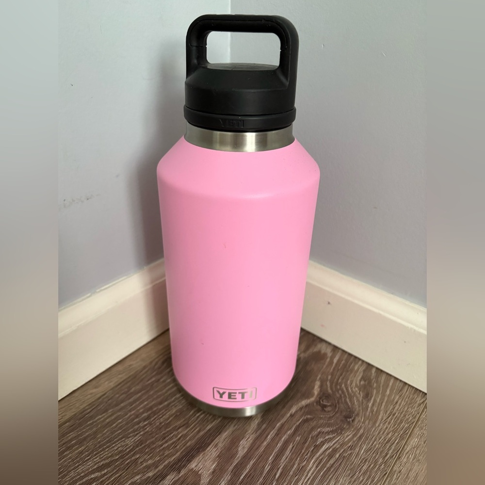 YETI 64oz Rambler Water Bottle & Chug Cap Power PINK like new